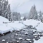 Almchalet Poellatal 렌베그