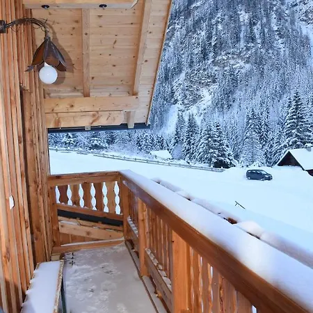 Almchalet Poellatal بيت خشبي رنفخ