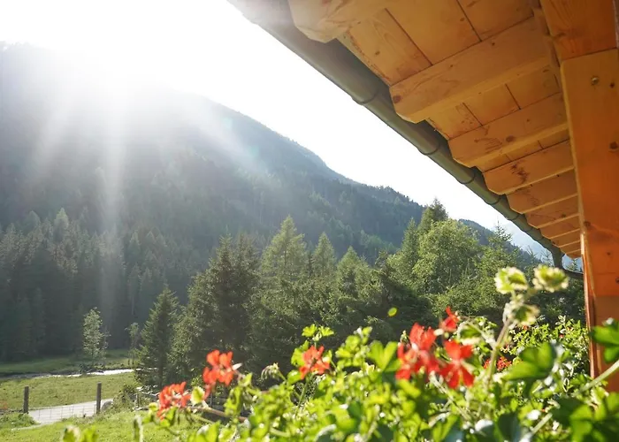 Almchalet Poellatal بيت خشبي *