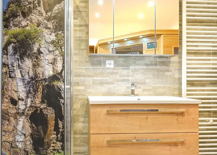 Almchalet Poellatal بيت خشبي رنفخ