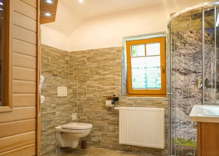 Almchalet Poellatal بيت خشبي رنفخ