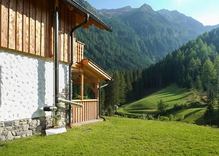 Almchalet Poellatal بيت خشبي *